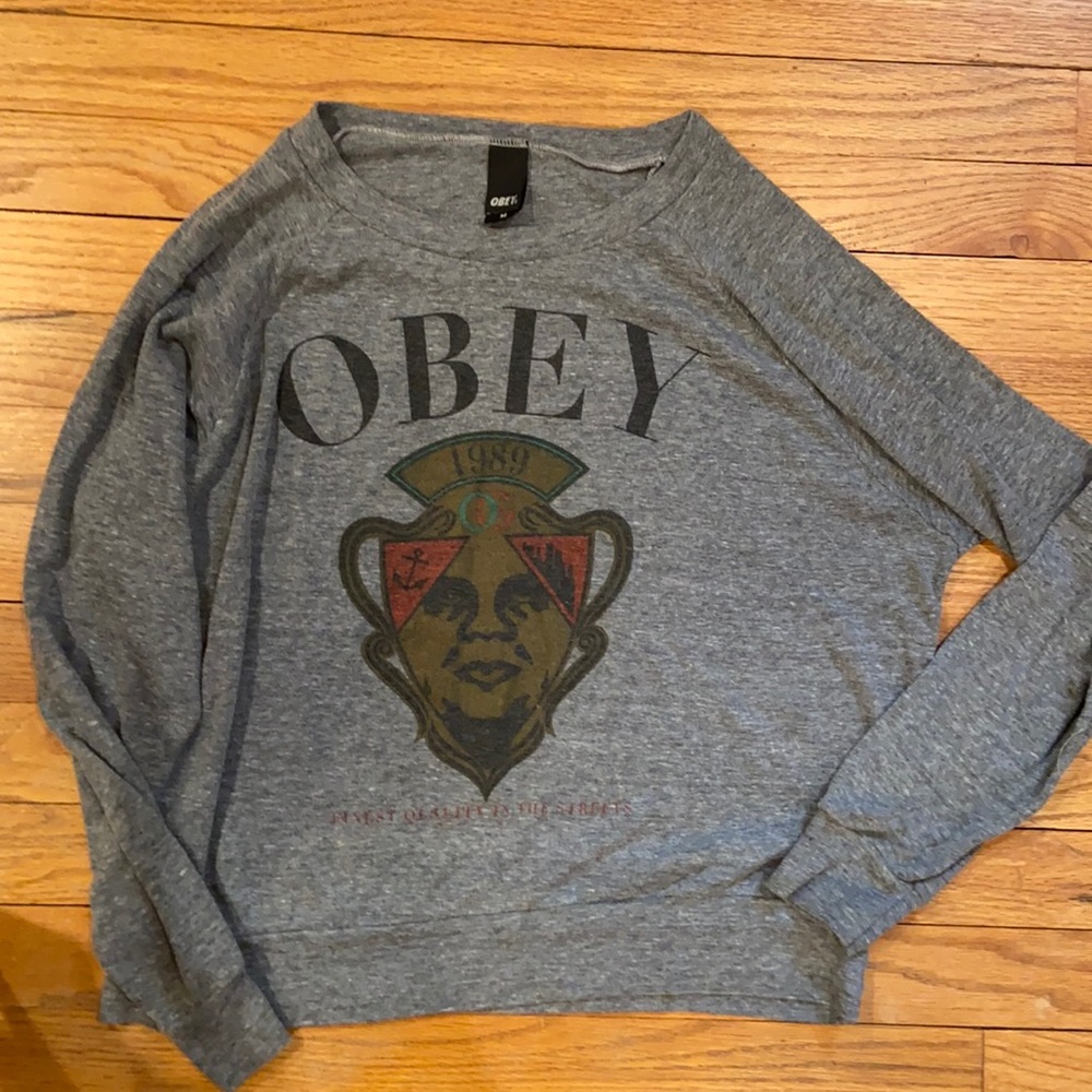 Obey woman’s cropped crew in size Medium